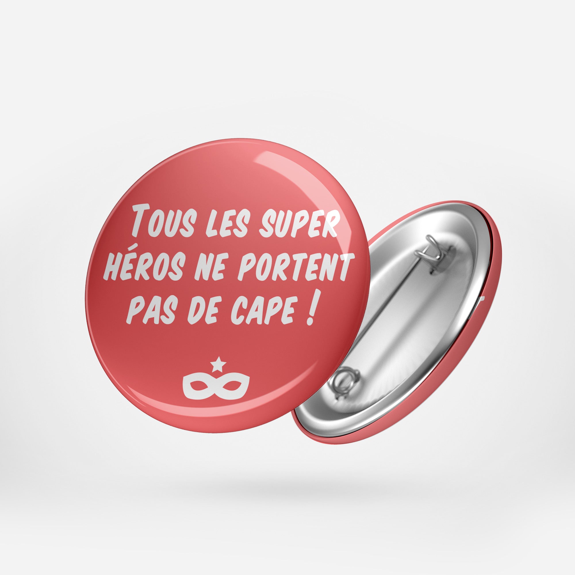 Badge TOUS LES SUPER HÉROS NE PORTENT PAS DE CAPE ! - Ø 45mm